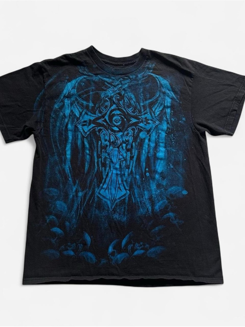 Vintage Y2K Men's Black Graphic Tee with Blue Cross Design Medium